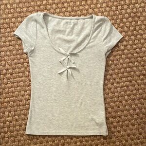 American Eagle Outfitters Light Gray Short Sleeve Top with Bow Accents